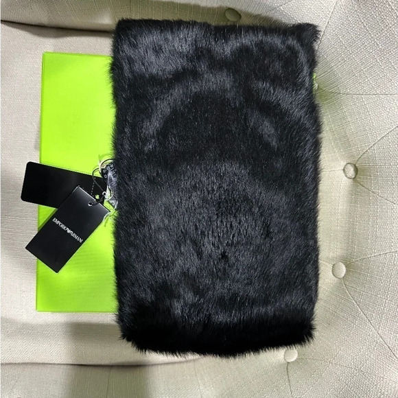🖤Armani NWT Rabbit Fur Collar Scarf - Picture 4 of 9